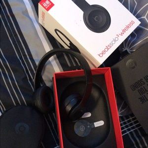 Wireless solo 3 beats